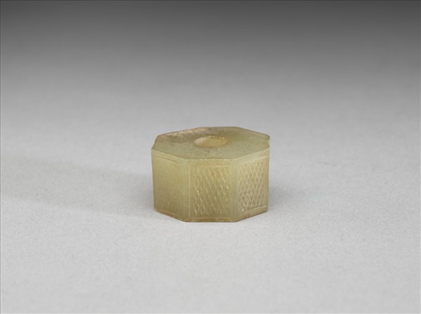 玉八角形雕花飾件