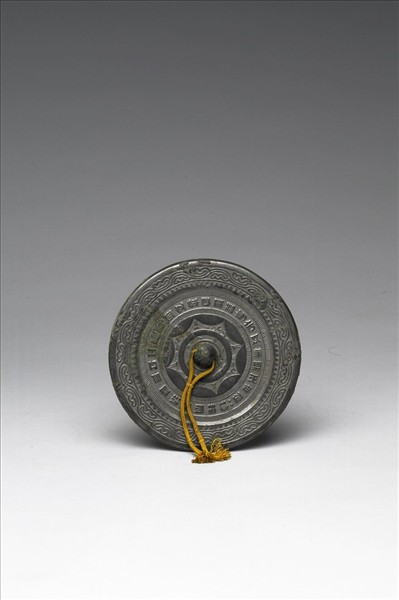 「銅華」連弧紋鏡