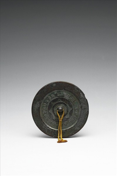 「銅華」連弧紋鏡