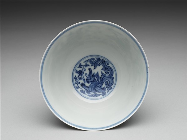 青花夔龍紋高足碗