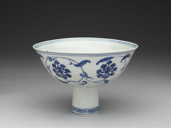 青花番蓮紋高足碗