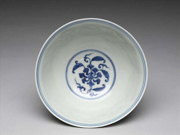 青花番蓮紋高足碗