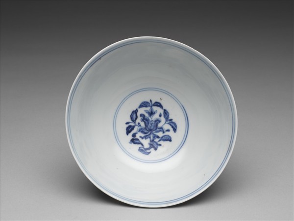 青花番蓮紋高足碗