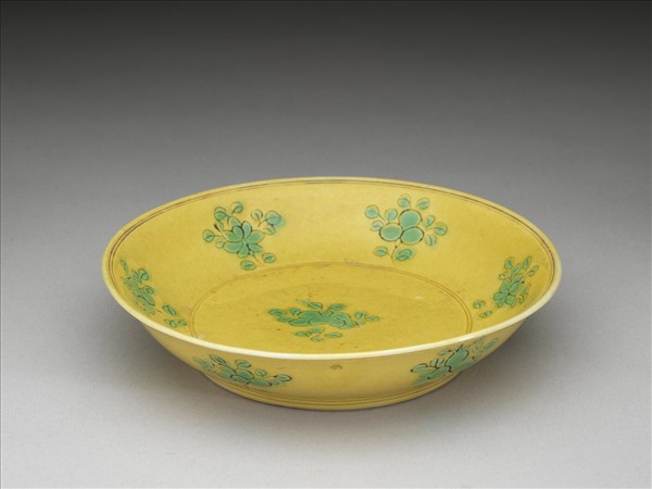 嬌黃釉綠彩花果紋盤
