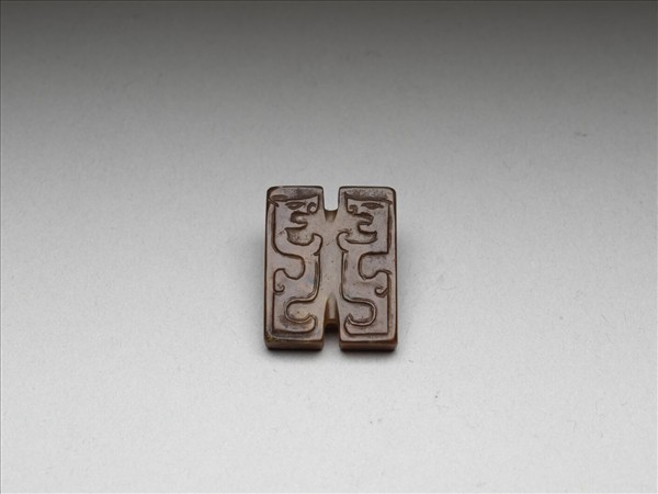 玉螭紋飾件