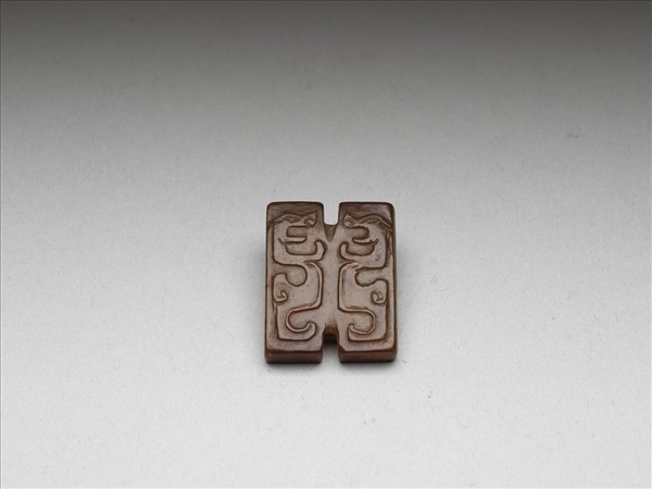 玉螭紋飾件