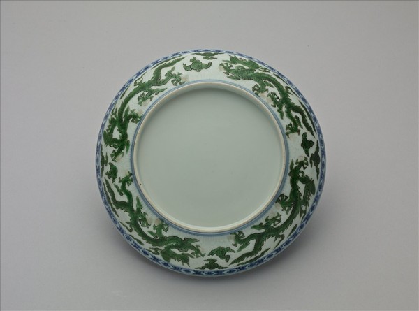 青花綠彩海獸紋盤