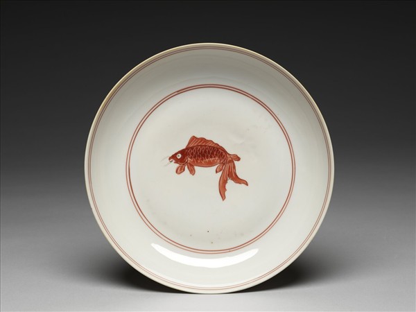 白瓷描紅五魚紋盤