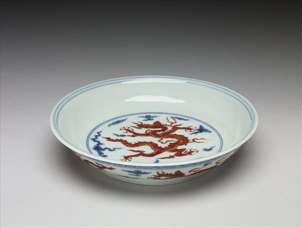 青花描紅五龍紋盤