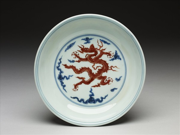 青花描紅五龍紋盤