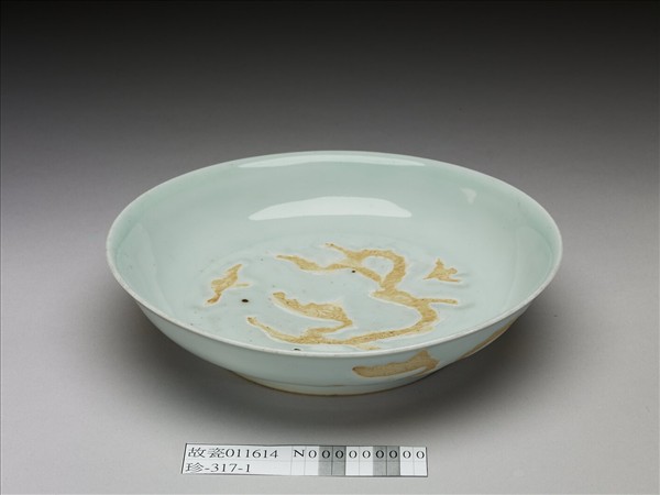 白瓷劃花龍紋盤