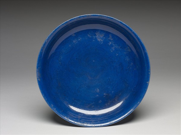 霽青釉暗花龍紋盤