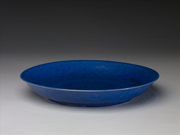 霽青釉暗花龍紋盤