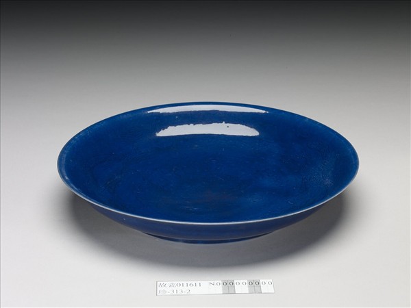 霽青釉暗花龍紋盤