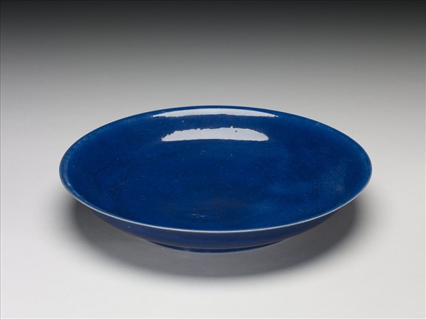 霽青釉暗花龍紋盤