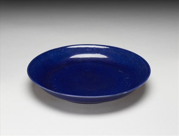 霽青釉暗花龍紋盤