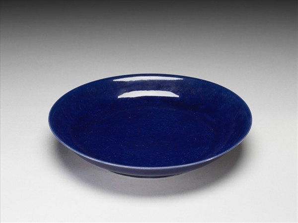 霽青釉暗花龍紋盤