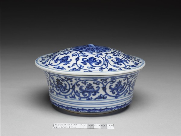 青花轉枝番蓮紋蓋碗