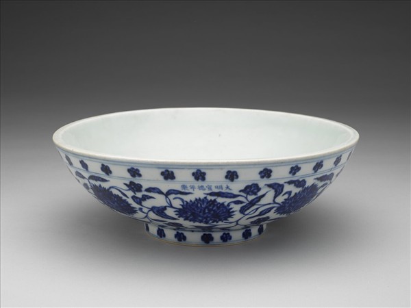 青花轉枝番蓮紋洗