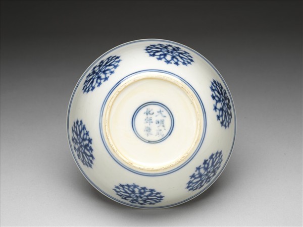 青花團花紋碗