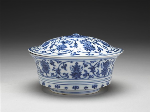 青花轉枝番蓮八寶紋蓋碗