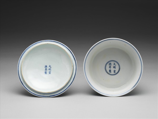 青花轉枝番蓮八寶紋蓋碗