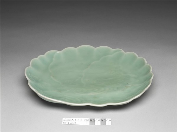 青瓷花口盤