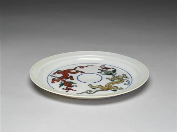 鬥彩雙螭紋盤