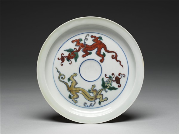 鬥彩雙螭紋盤