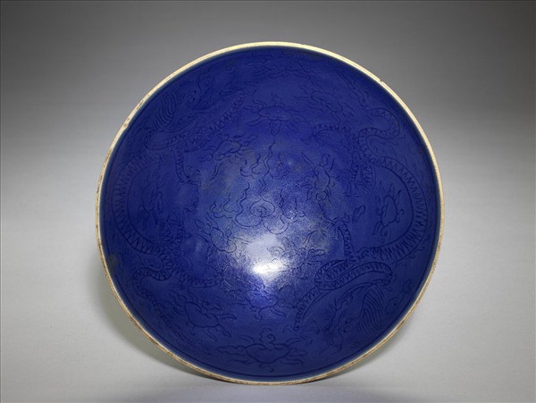 霽青雙龍戲珠紋碗