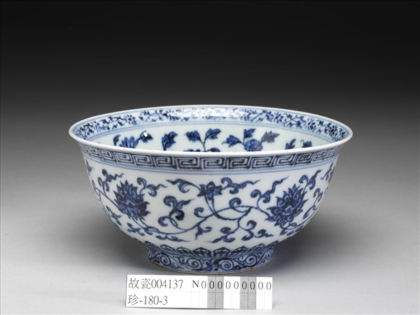 青花四季花卉紋碗