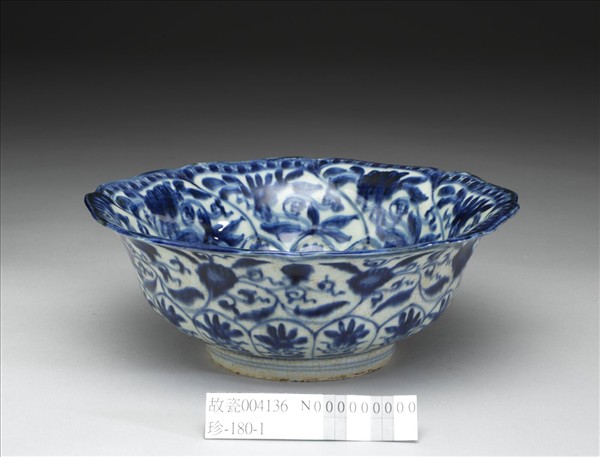 青花四季花卉紋花口碗