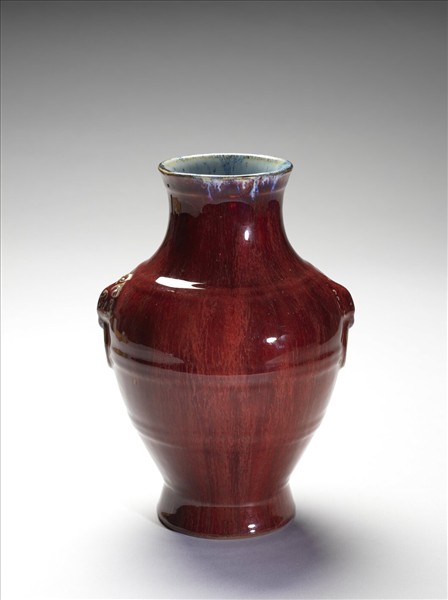 爐鈞釉獸首銜環瓶