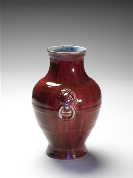 爐鈞釉獸首銜環瓶