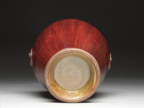 爐鈞釉獸首銜環瓶