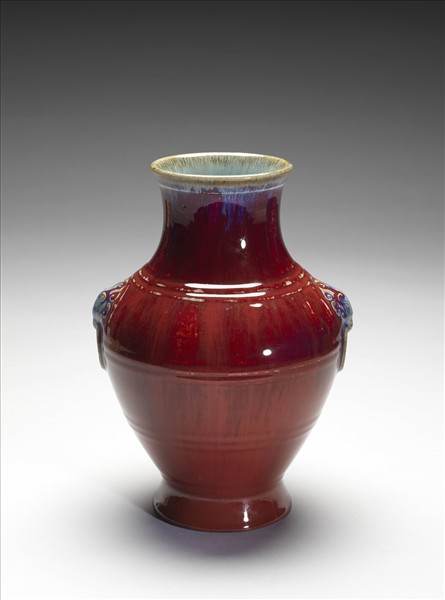 爐鈞釉獸首銜環瓶