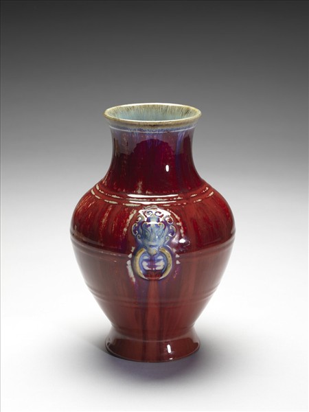 爐鈞釉獸首銜環瓶