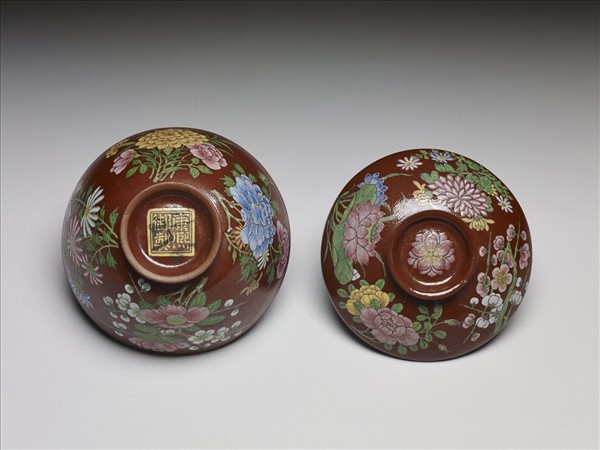 宜興胎畫琺瑯四季花卉蓋碗