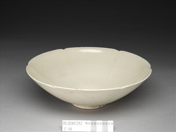 定窯 白瓷葵口碗