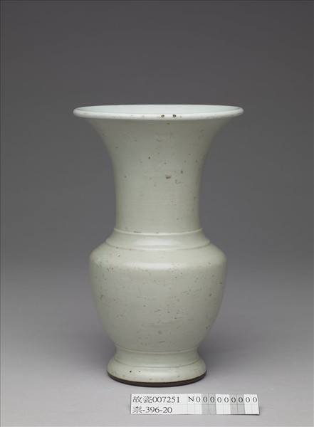 白瓷撇口瓶