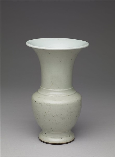白瓷撇口瓶