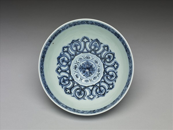 青花花卉紋蓮子碗
