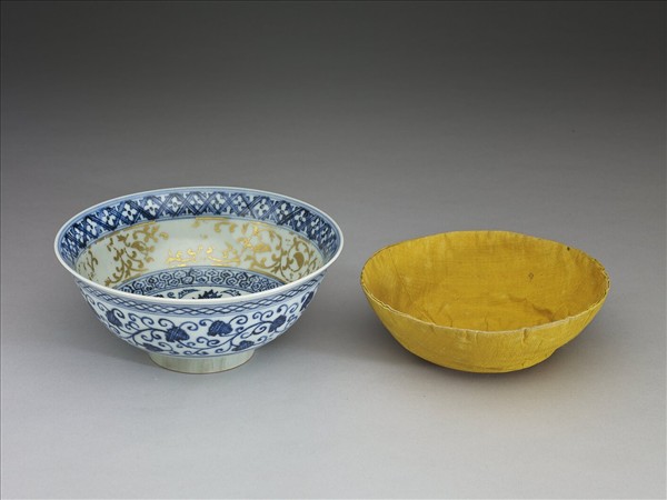 青花蓮塘紋金彩碗