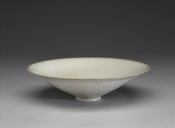 定窯 白瓷劃花蓮花紋碗