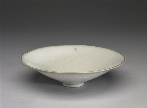 定窯 白瓷劃花蓮花紋碗