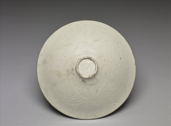 定窯 白瓷劃花蓮花紋碗