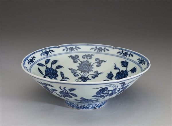 青花花果紋葵口碗