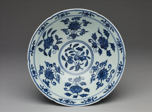 青花花果紋葵口碗