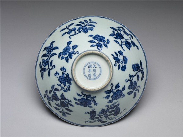 青花花果紋葵口碗