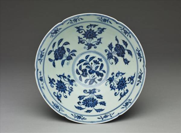 青花花果紋葵口碗